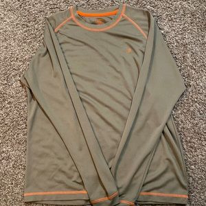 Reel Legends Medium long sleeve fish shirt.